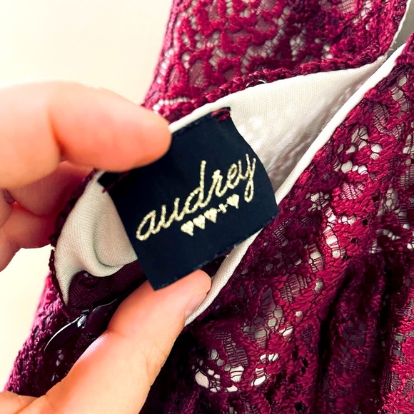 Red Lacey Backless dress - Picture 3 of 3